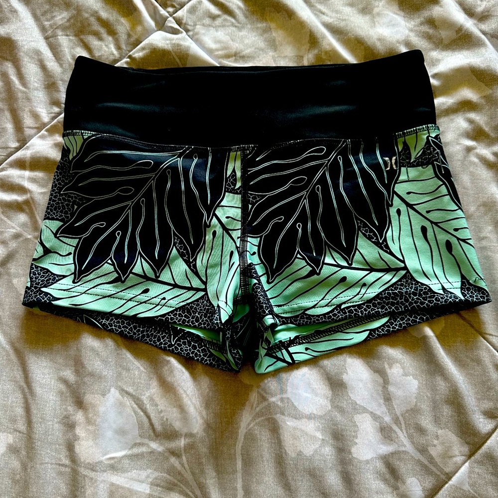 Tropical Leaf Print Women's Shorts